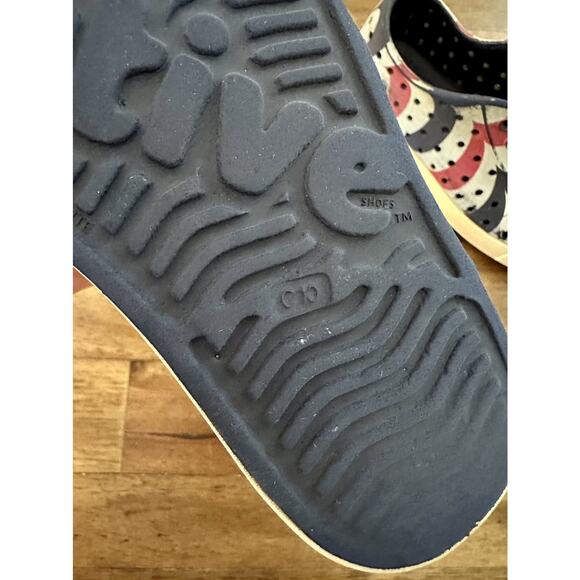 Native Jefferson Patriotic Red Blue Cream Waves Slip On Waterproof Shoes C10 - Picture 8 of 12